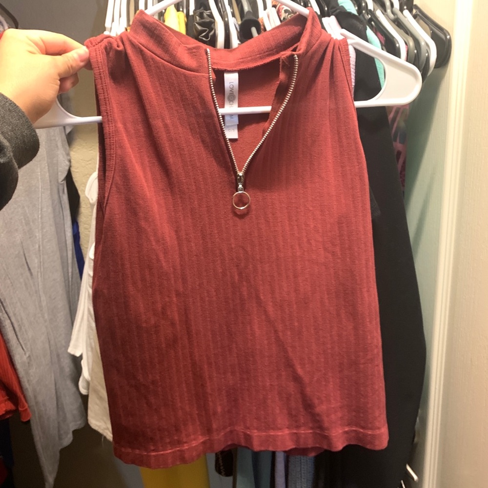 Sleeve less shirt